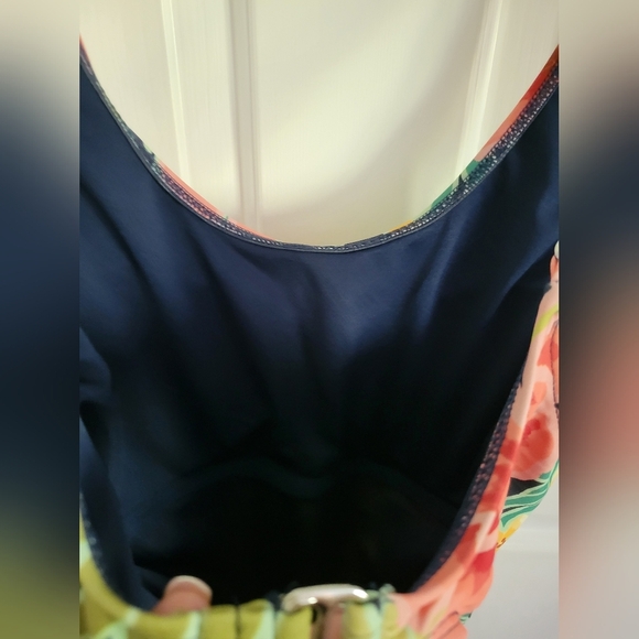 Hurley Women's UPF 50+ Sun Protection Floral One Piece Swimsuit Size Small NWT - Picture 6 of 9